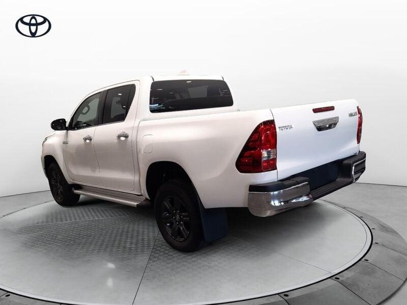 Toyota Hilux 2.4 D-4D A/T 4WD 4 porte Double Cab Lounge