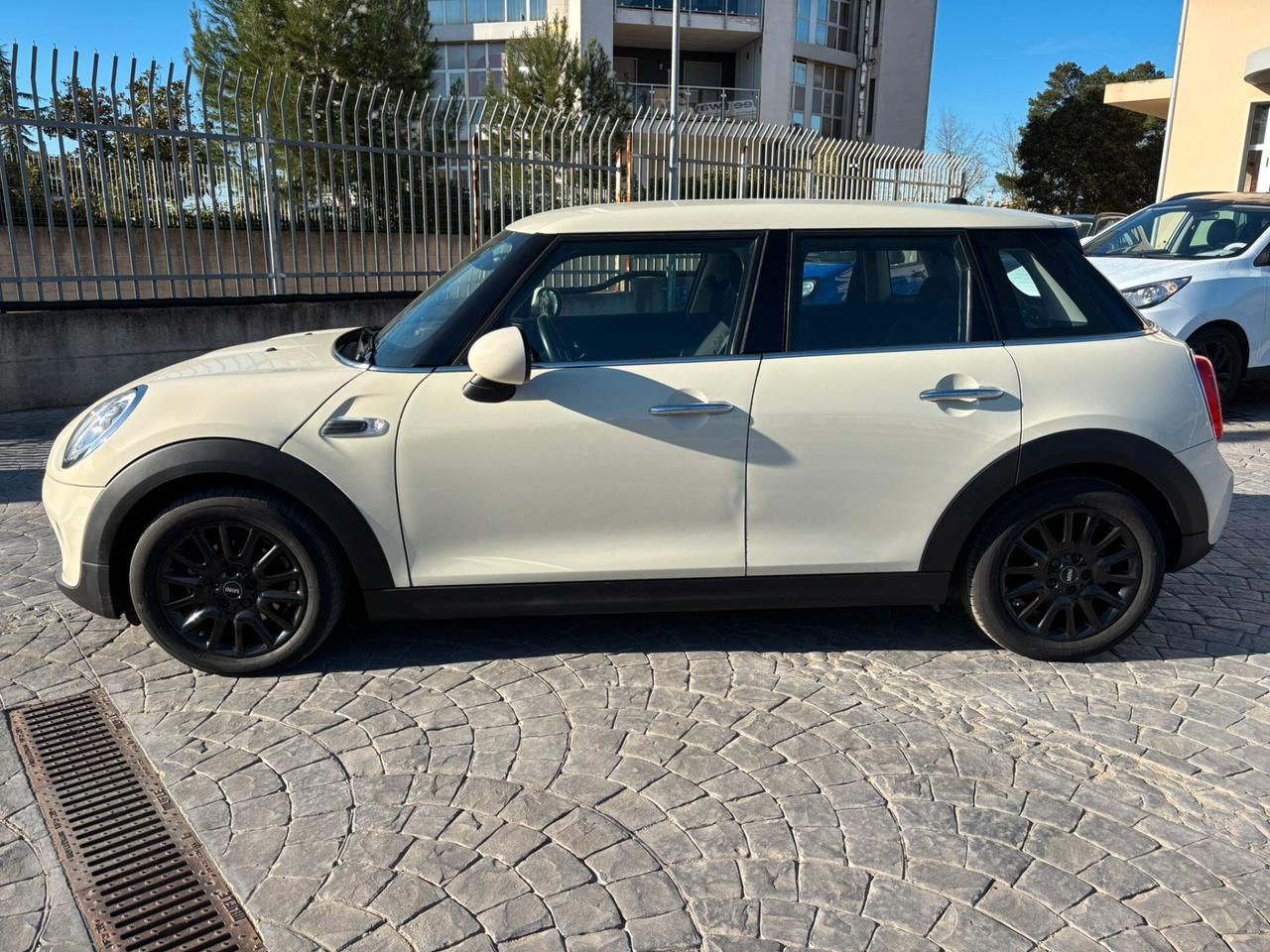 MINI 1.5 ONE D HYPE 5p - FULL-LED