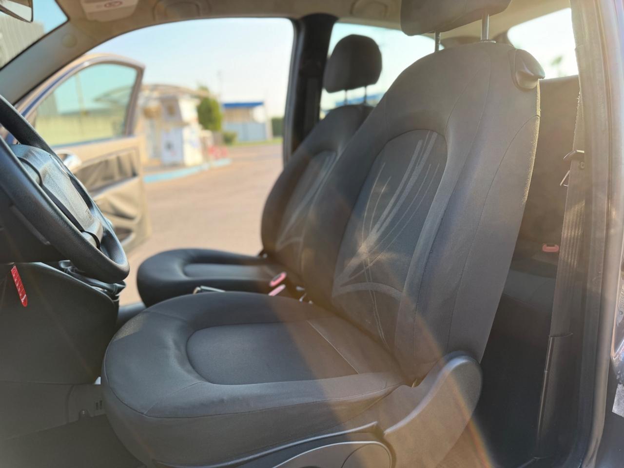 Lancia Ypsilon 1.2 69 CV Argento (51KW)
