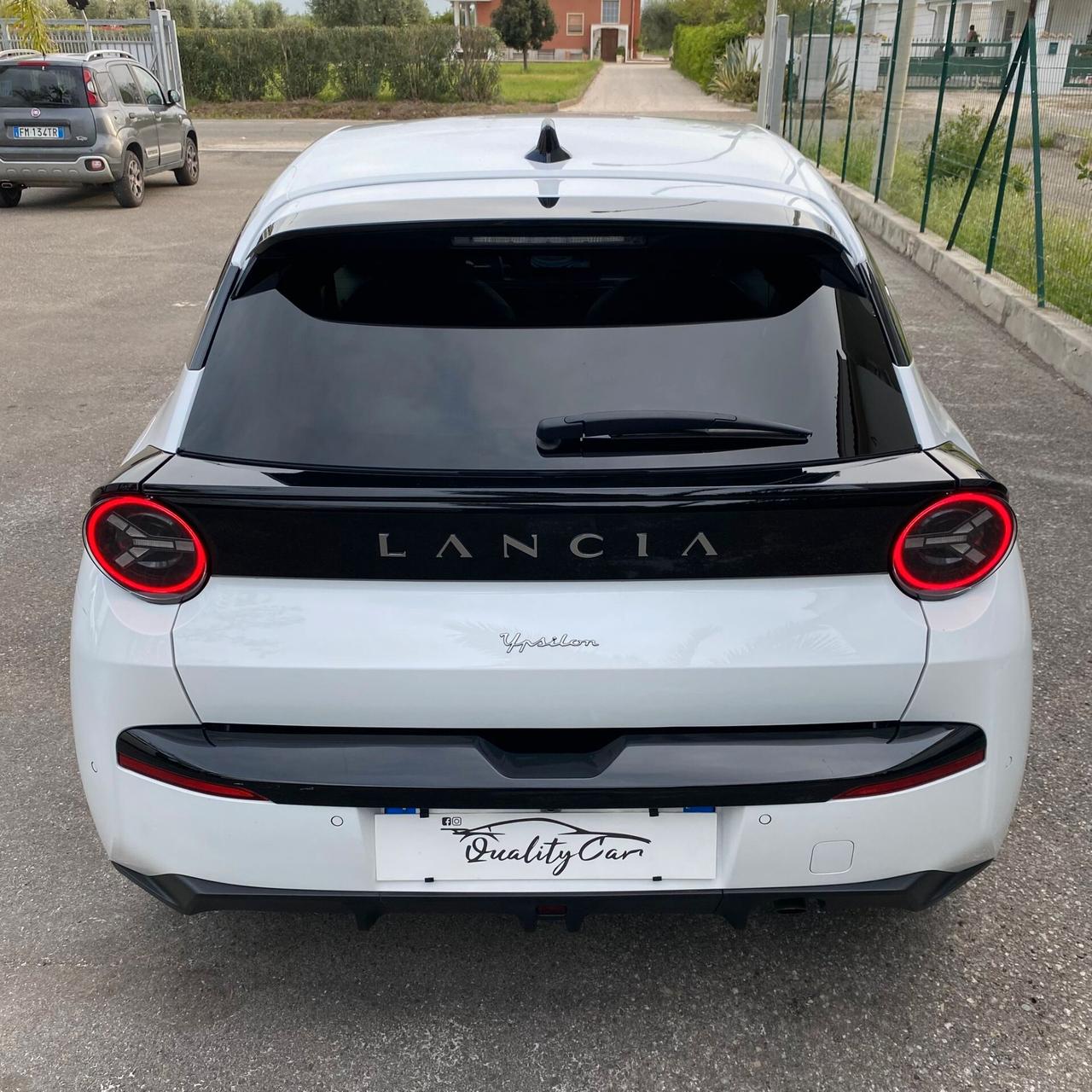 Lancia Ypsilon Hybrid e-DCT LX