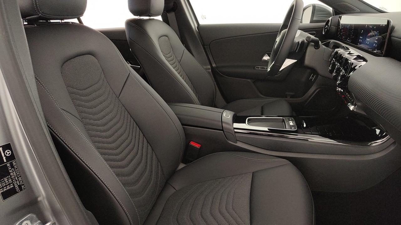 Mercedes-Benz A 250 e con tecnologia ibrida EQ