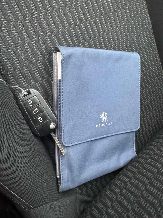 PEUGEOT 208 1.4 8V HDi 68CV 5p. Allure