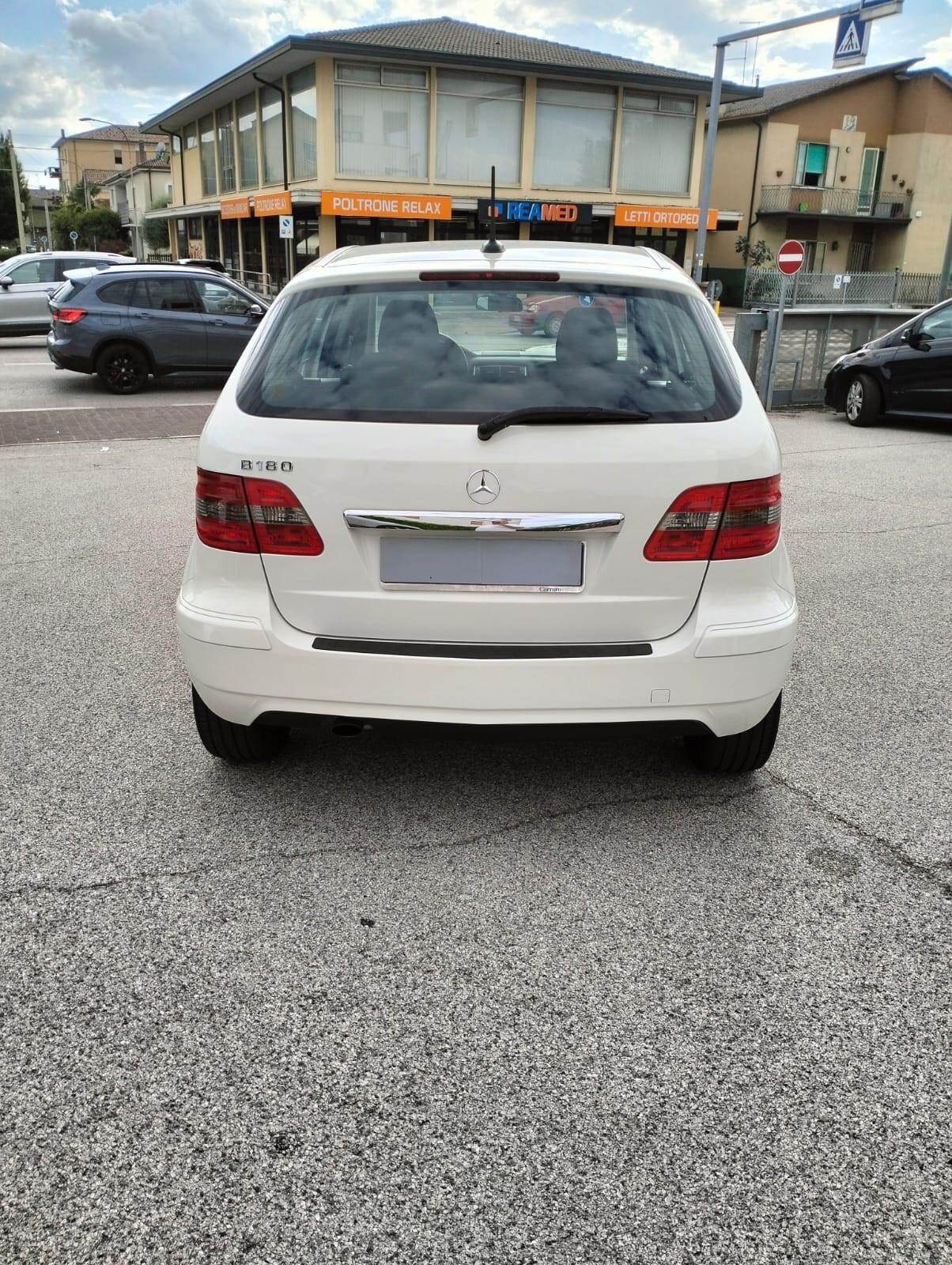 Mercedes-benz B 180 Benz Premium