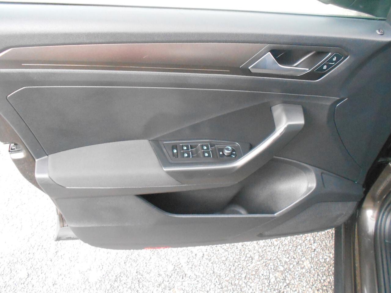 T-ROC 2.0TDI(BI-COLOR,DSG-NAVI)E6D-TEMP,150cv