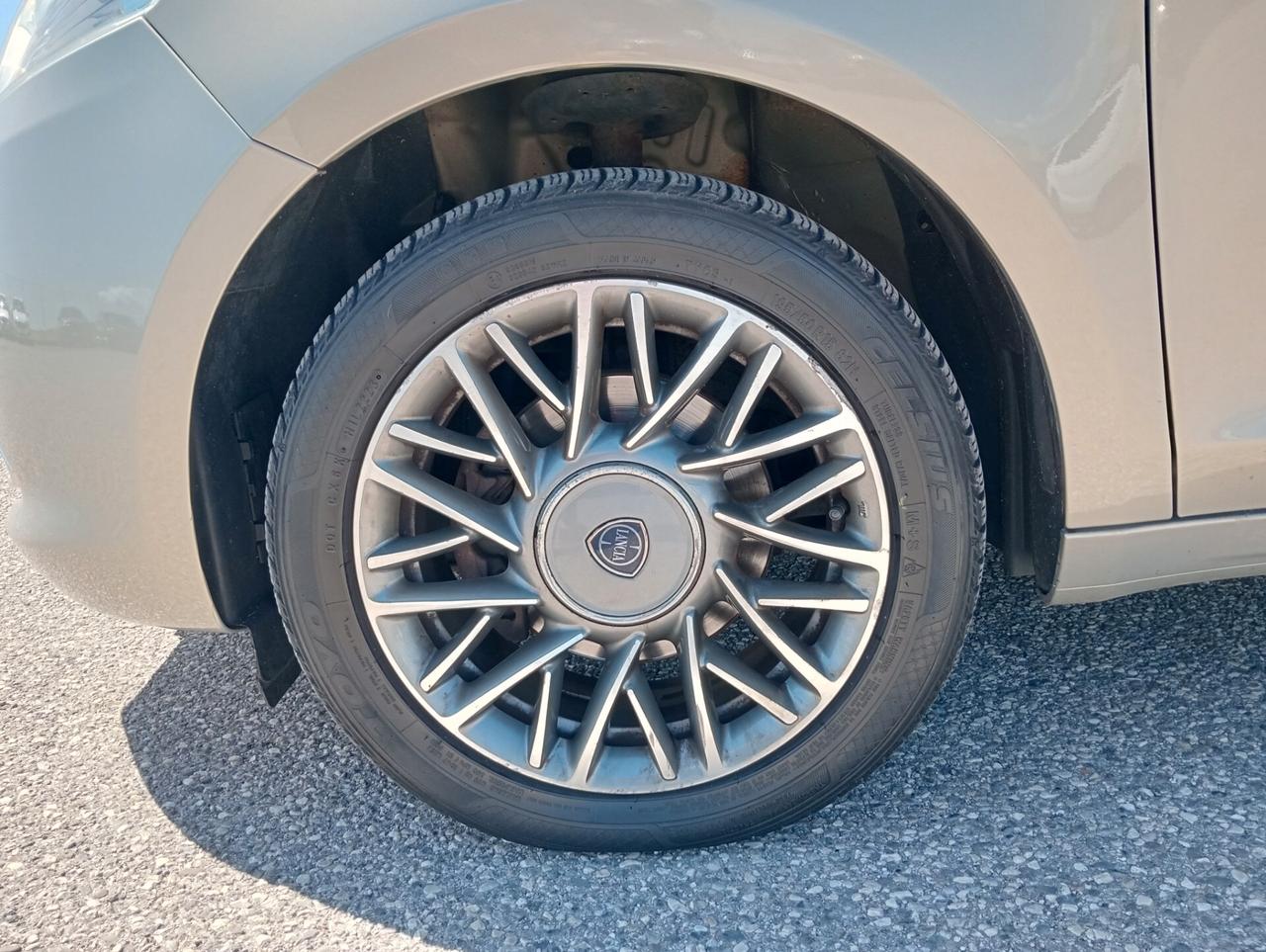 Lancia Ypsilon 0.9 85cv 5p. Gold OK NEOPATENTATI