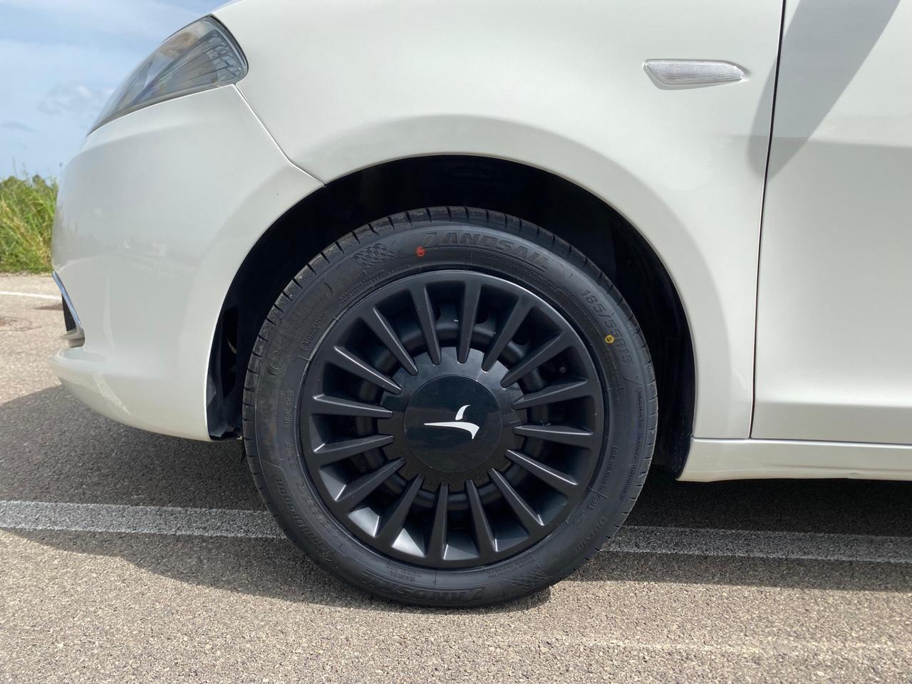 Lancia Ypsilon 1.2 69 CV Unyca