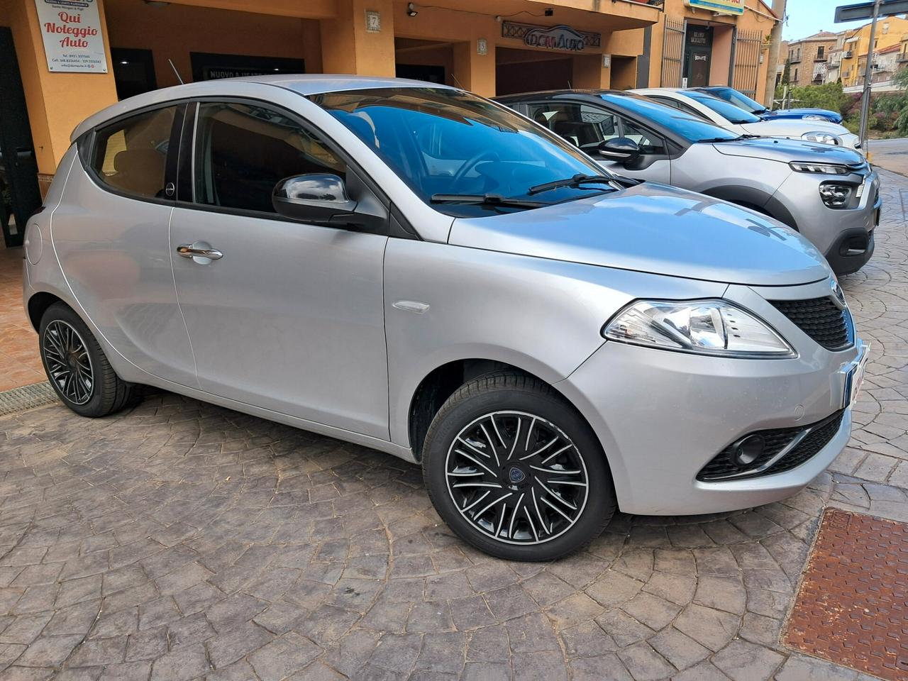 Lancia Ypsilon 1.0 FireFly 5 porte S&S Hybrid Ecochic Gold