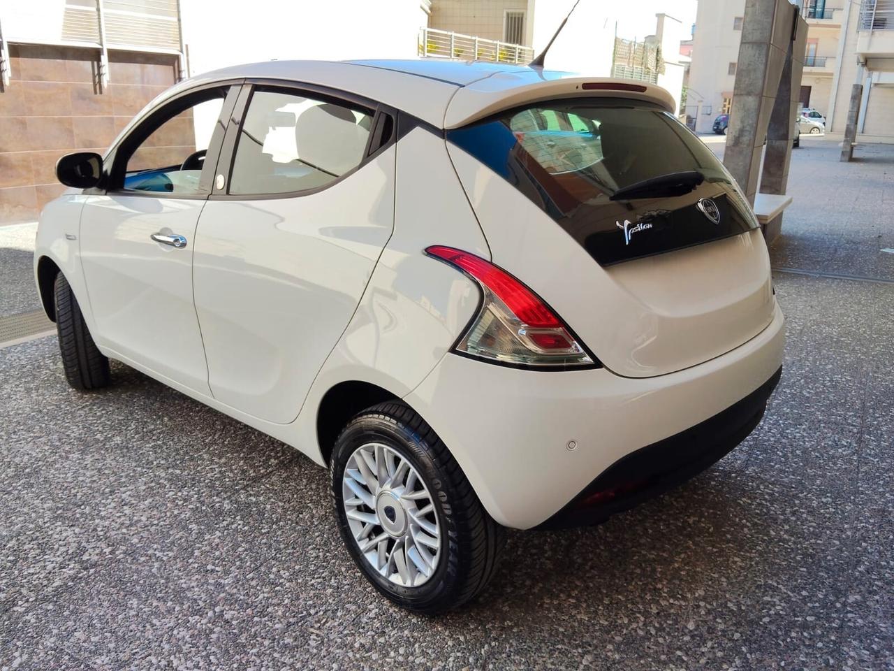 Lancia Ypsilon 0.9 TwinAir 85 cv Metano Ecochic Gold