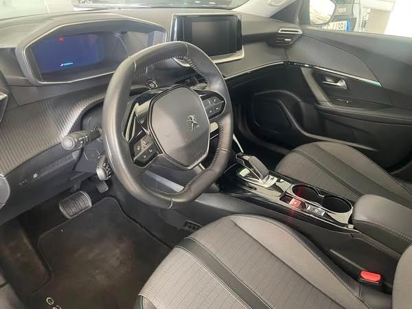 Peugeot 2008 motore elettrico 136 CV Allure