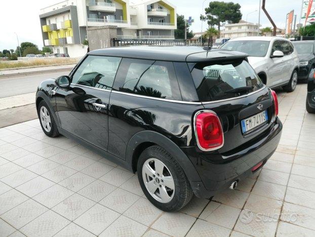 MINI 1.5 COOPER D BUSINESS cambio automatico