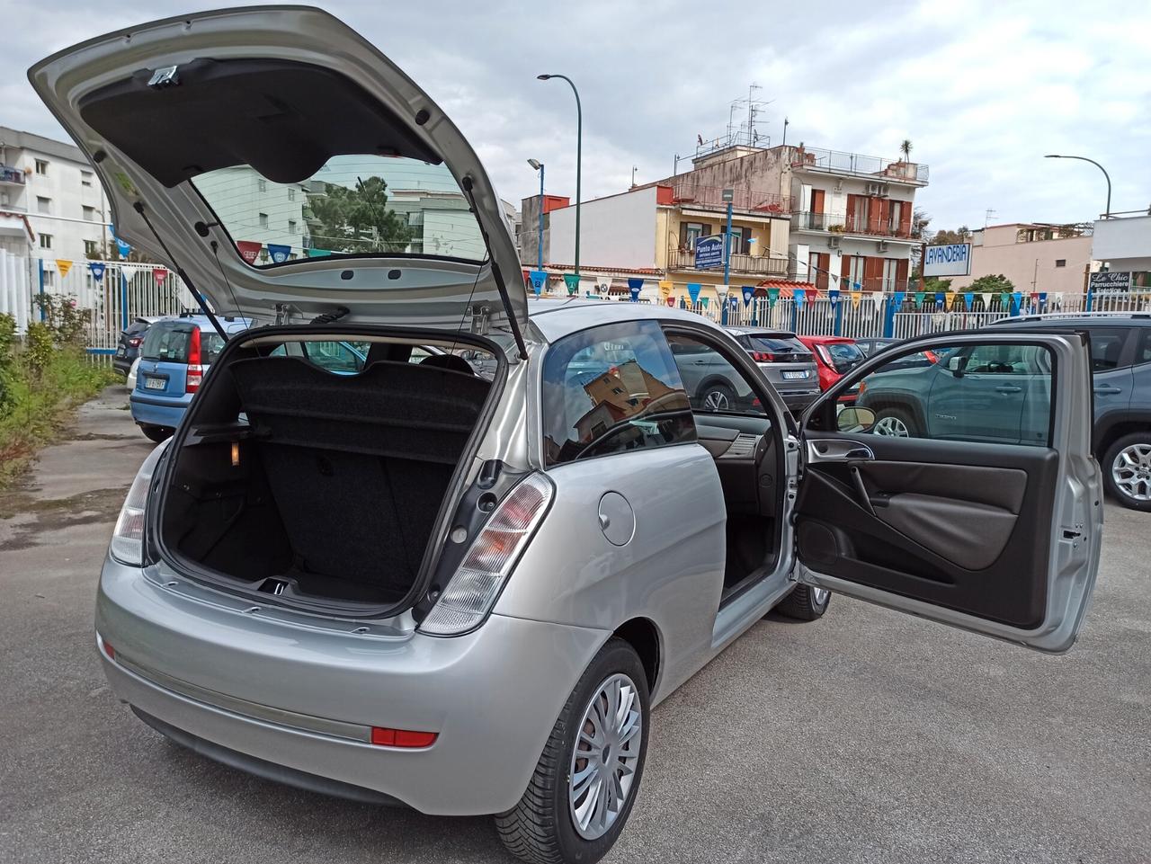 Lancia Ypsilon 1.2 8v Oro