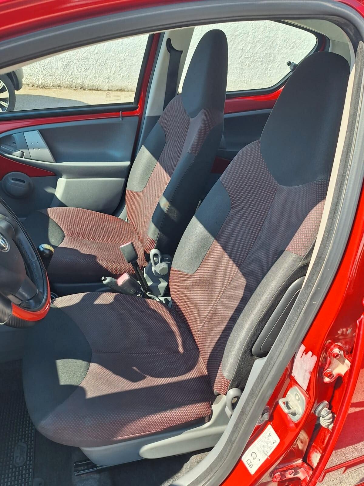 Toyota Aygo 1.0 12V VVT-i 5 porte Sol Red Edition