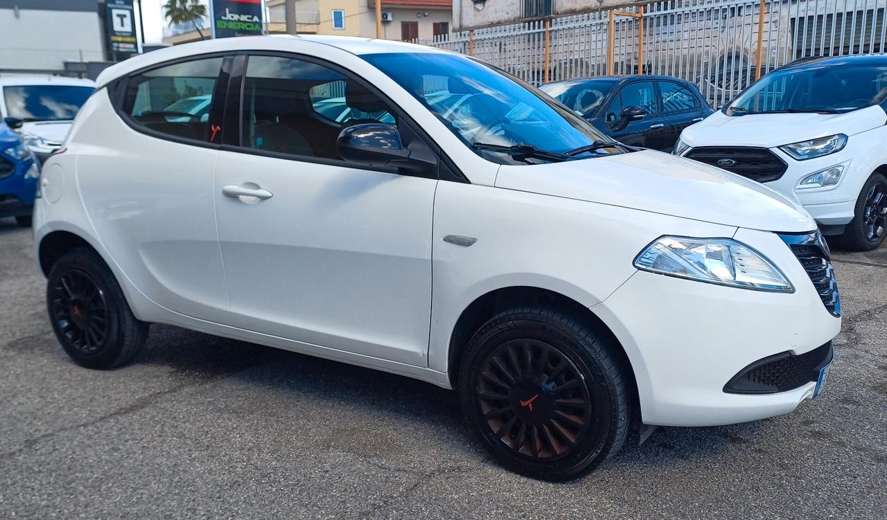 Lancia Ypsilon 85 CV 5 porte Metano Ecochic Gold