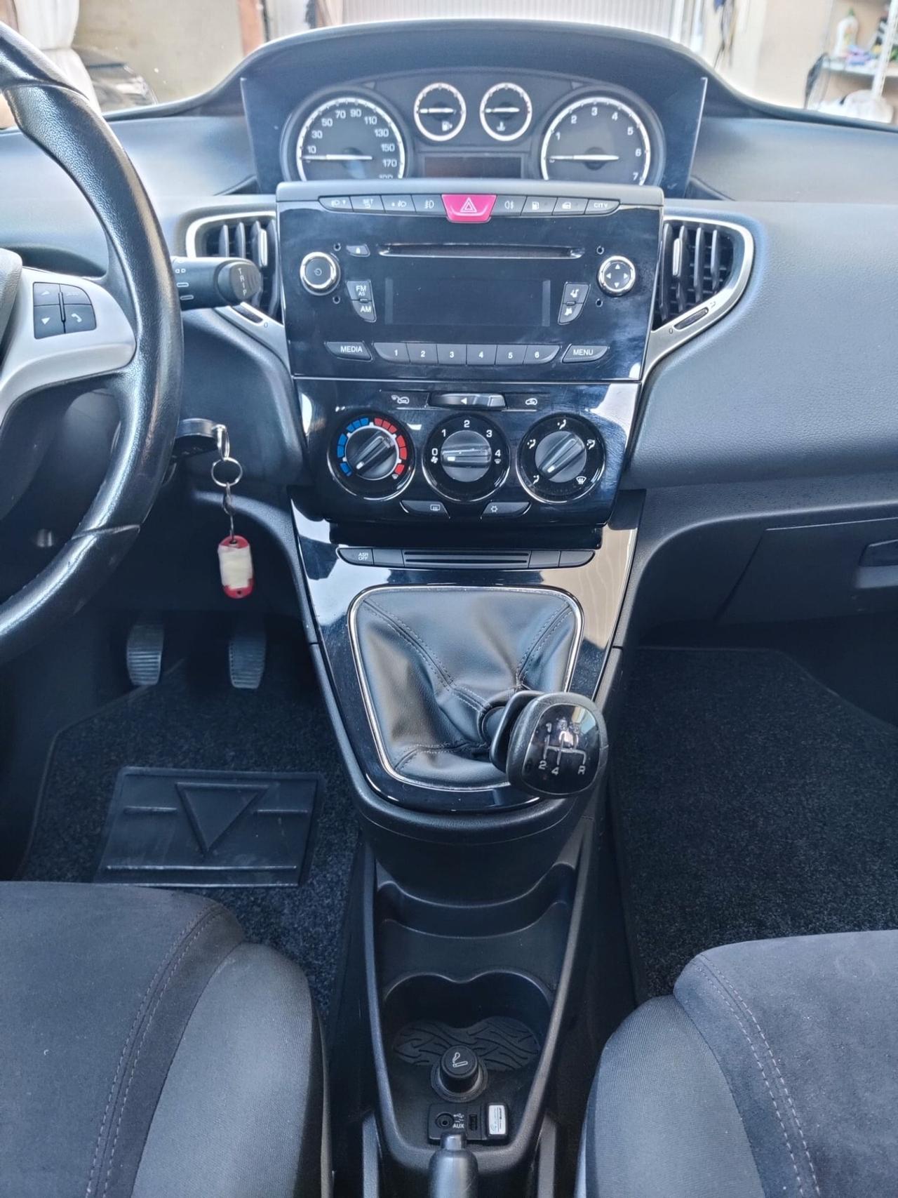 Lancia Ypsilon Benz/Metano