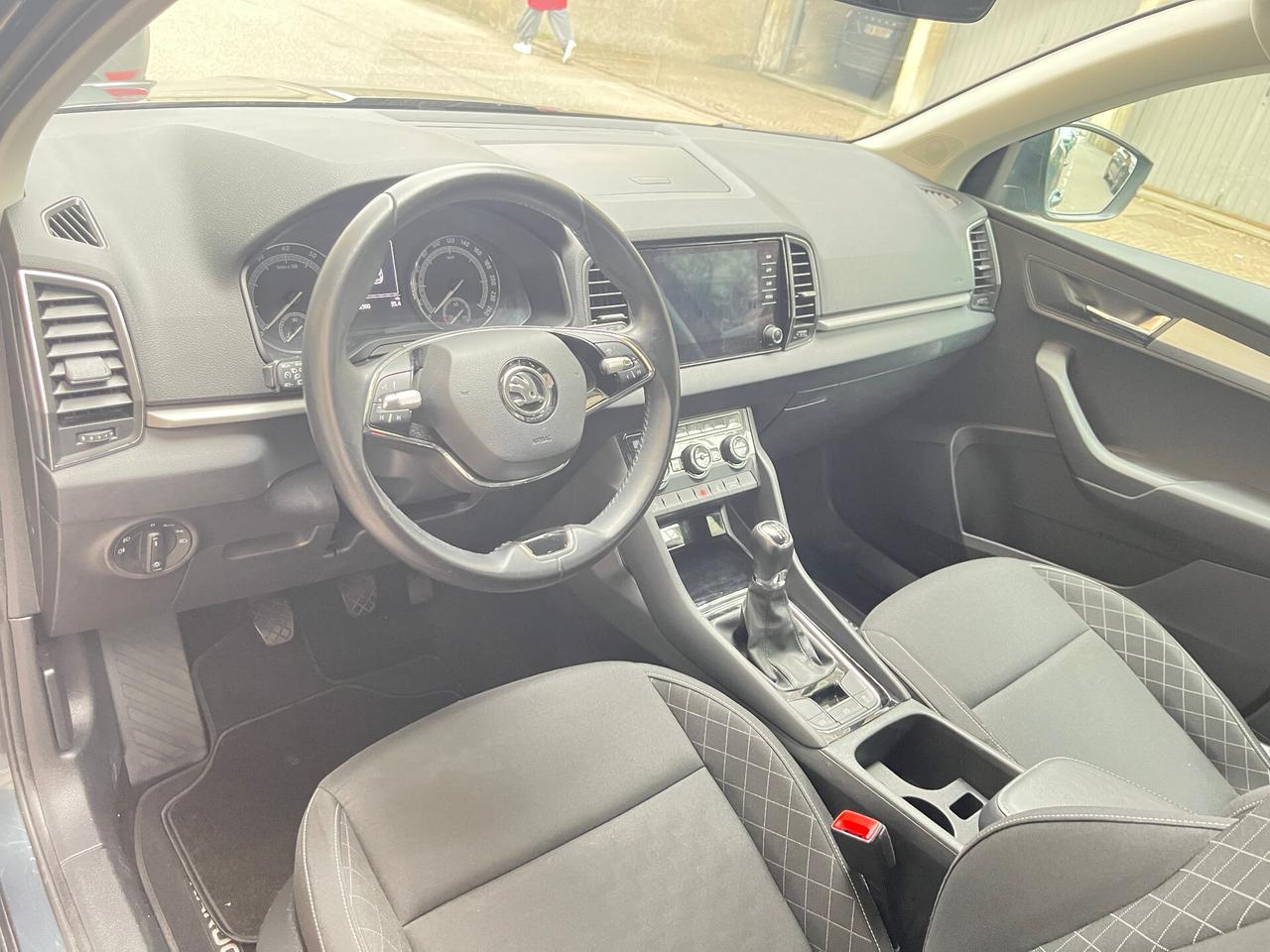 SKODA KAROQ 1.0 TSI - BENZINA - KM 43.300 - ANCHE PER NEOPATENTATI - 2022