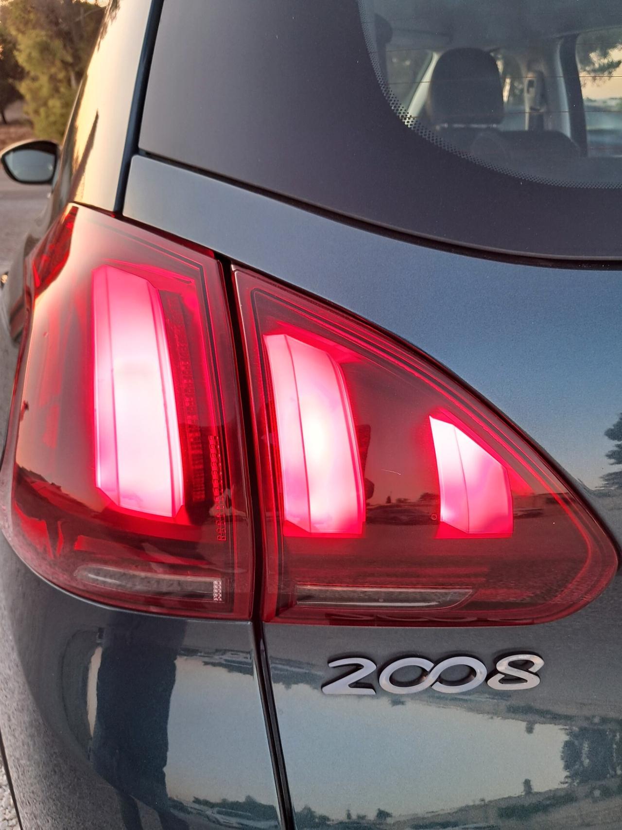 Peugeot 2008-1.6HDi 100CV Allure*NAVI*LED*CRUISE