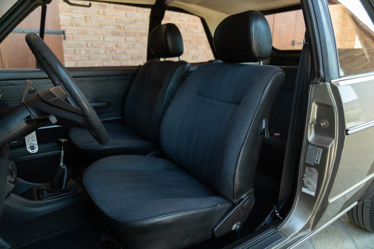 Volkswagen Golf MK1 CABRIOLET - VOL00073