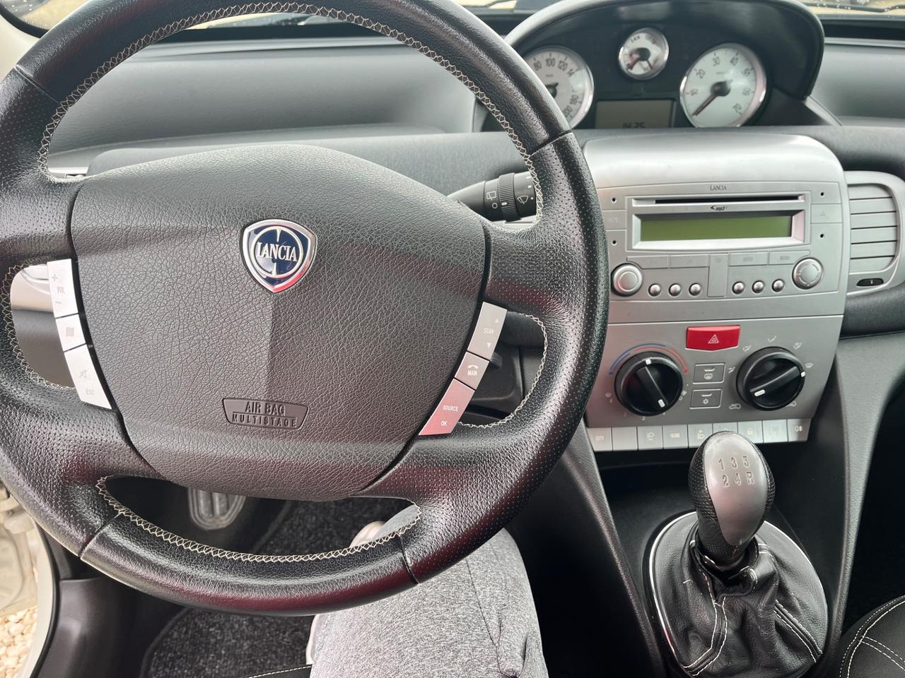 Lancia Ypsilon 1.3 MJT 90 CV DPF Sport MomoDesign