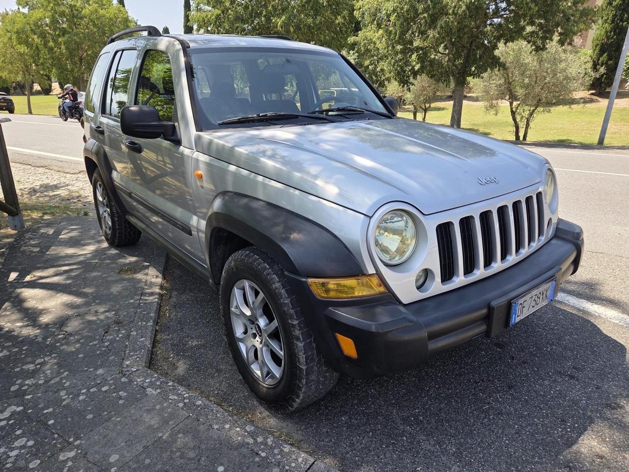 Jeep Cherokee 2.8 CRD DPF Sport Auto