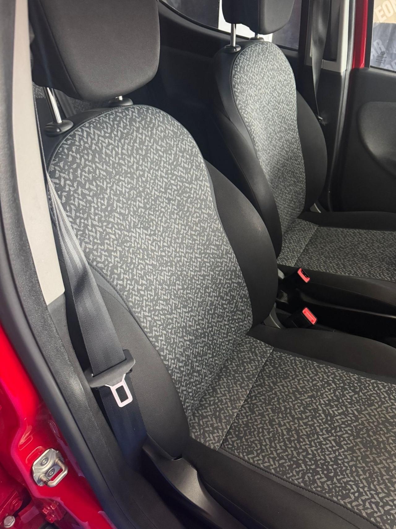 Lancia Ypsilon 1.0 FireFly 5 porte S&S Hybrid Ecochic A. Ferretti