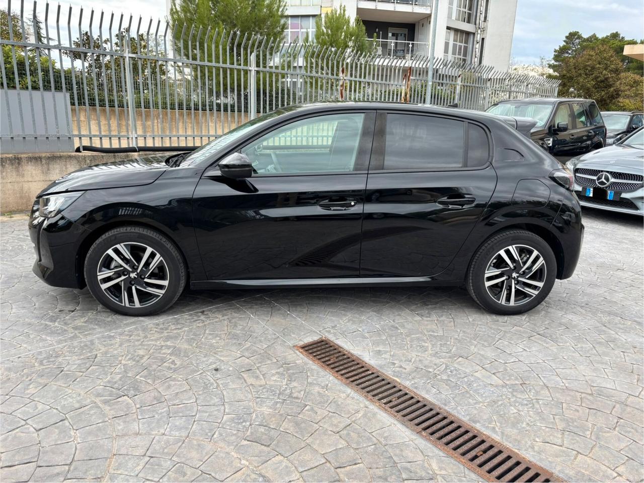 Peugeot 208 PureTech 100cv EAT8 5p Allure Pack