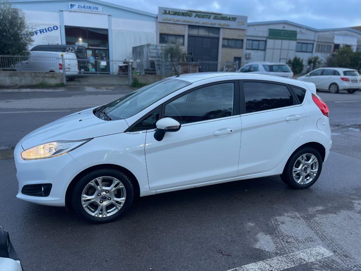 FORD - Fiesta - 1.4 5p. Bz. GPL Black & White Edition