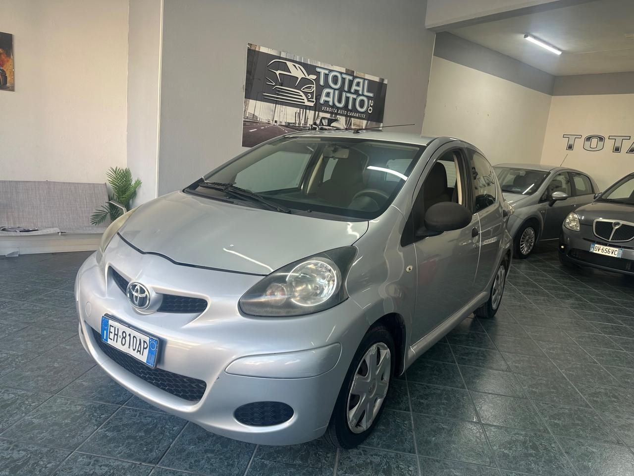 Toyota Aygo 1.0 12V VVT-i 5 porte Now Connect
