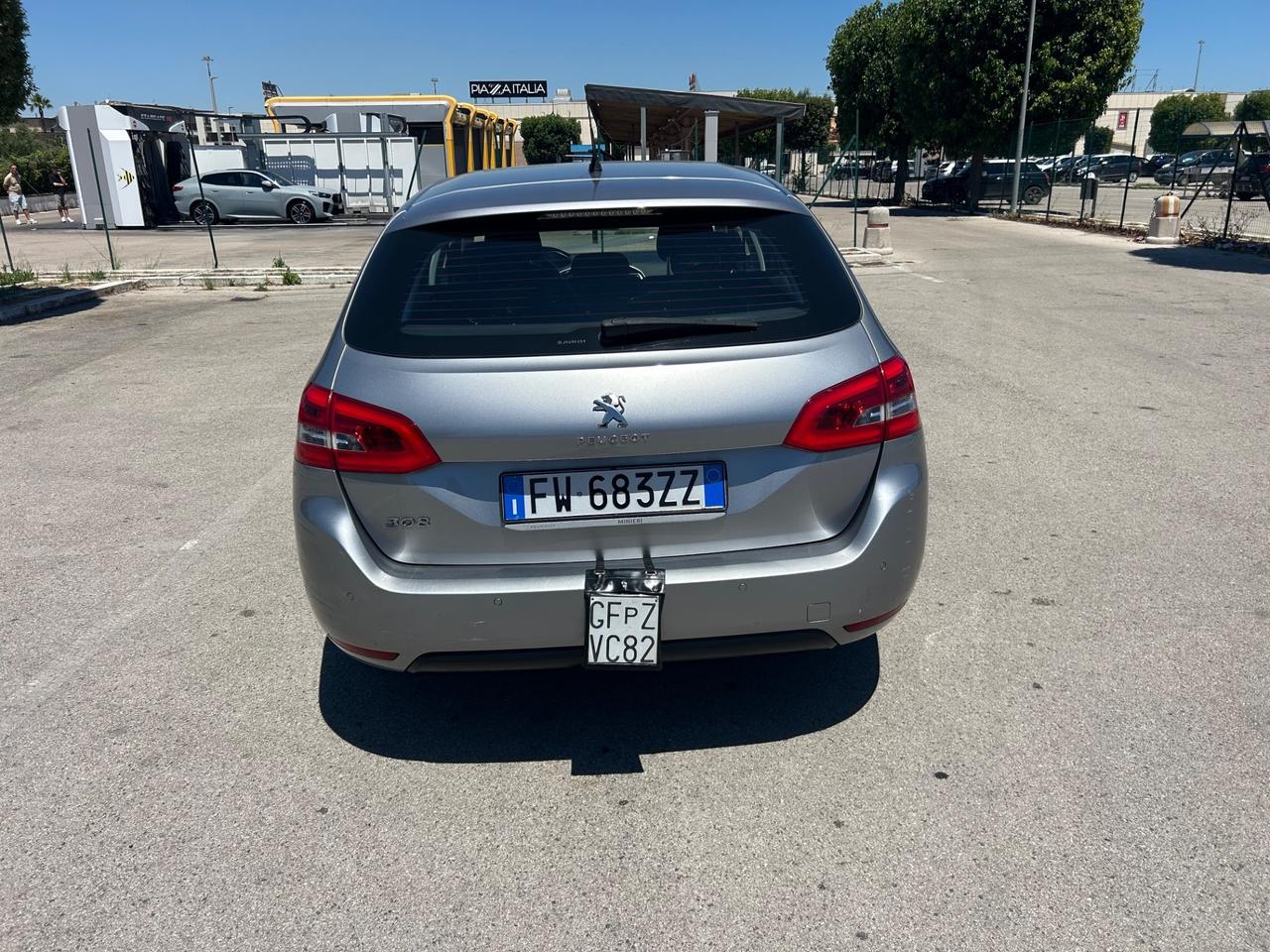 Peugeot 308 BlueHDi 130 S&S SW Allure da vetrina