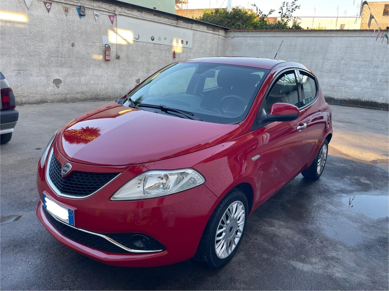 Lancia Ypsilon 1.2 69 CV 5 porte GPL Ecochic Gold dal nord Italia