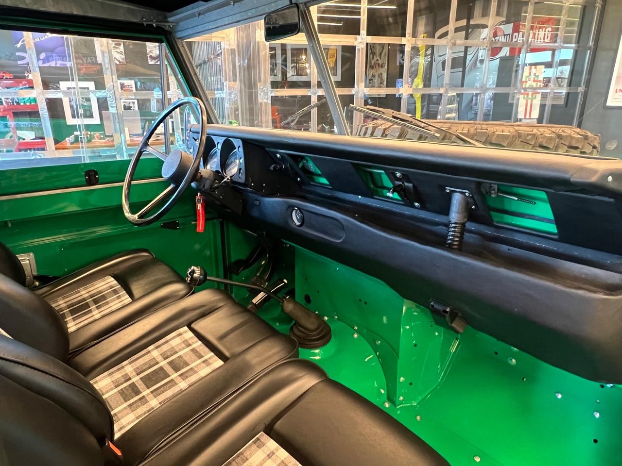 Land Rover Defender Series 109 V8 3