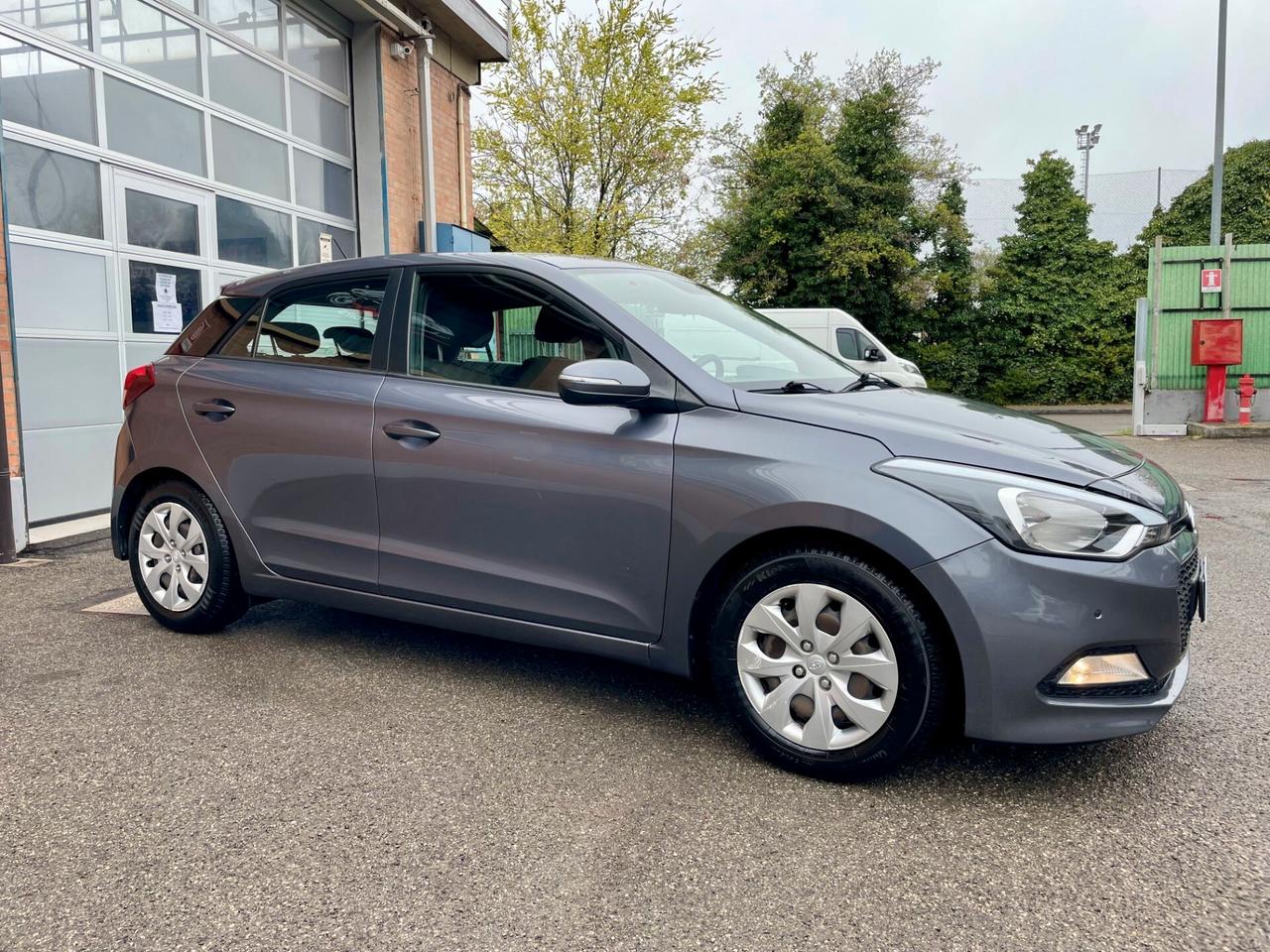 Hyundai i20 BENZINA/GPL - UNICO PROPRIETARIO- TUTTA TAGLIANDATA CON FATTURE