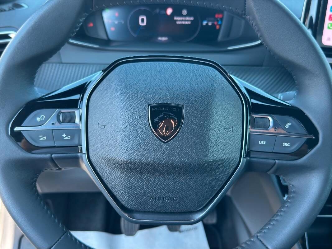 Peugeot 2008 1.2 puretech Allure 100cv con TELECAM E CARPLAY