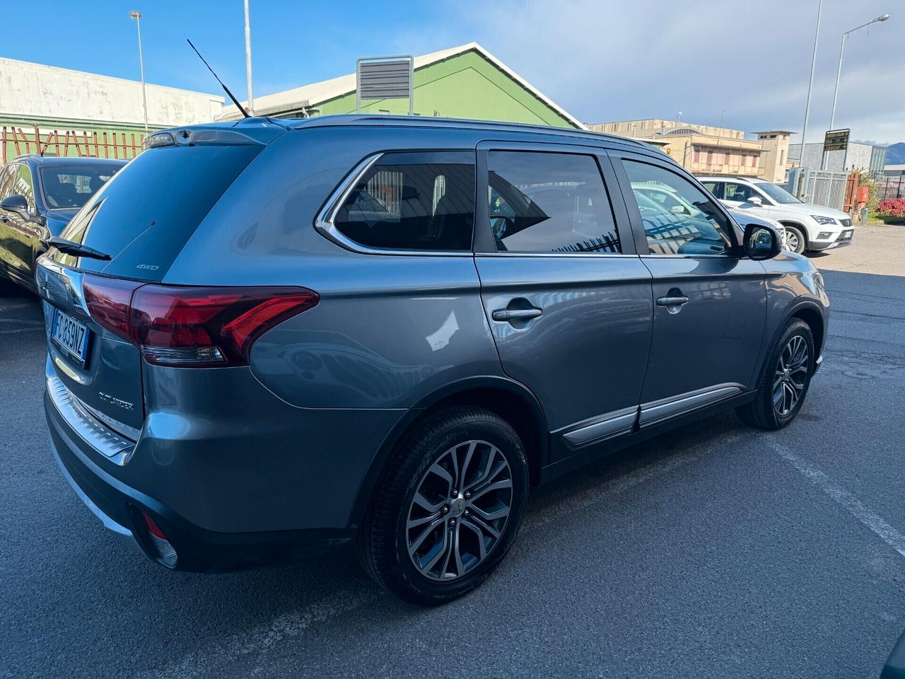 Mitsubishi Outlander 2.2 Plus awd 7 POSTI Euro 6