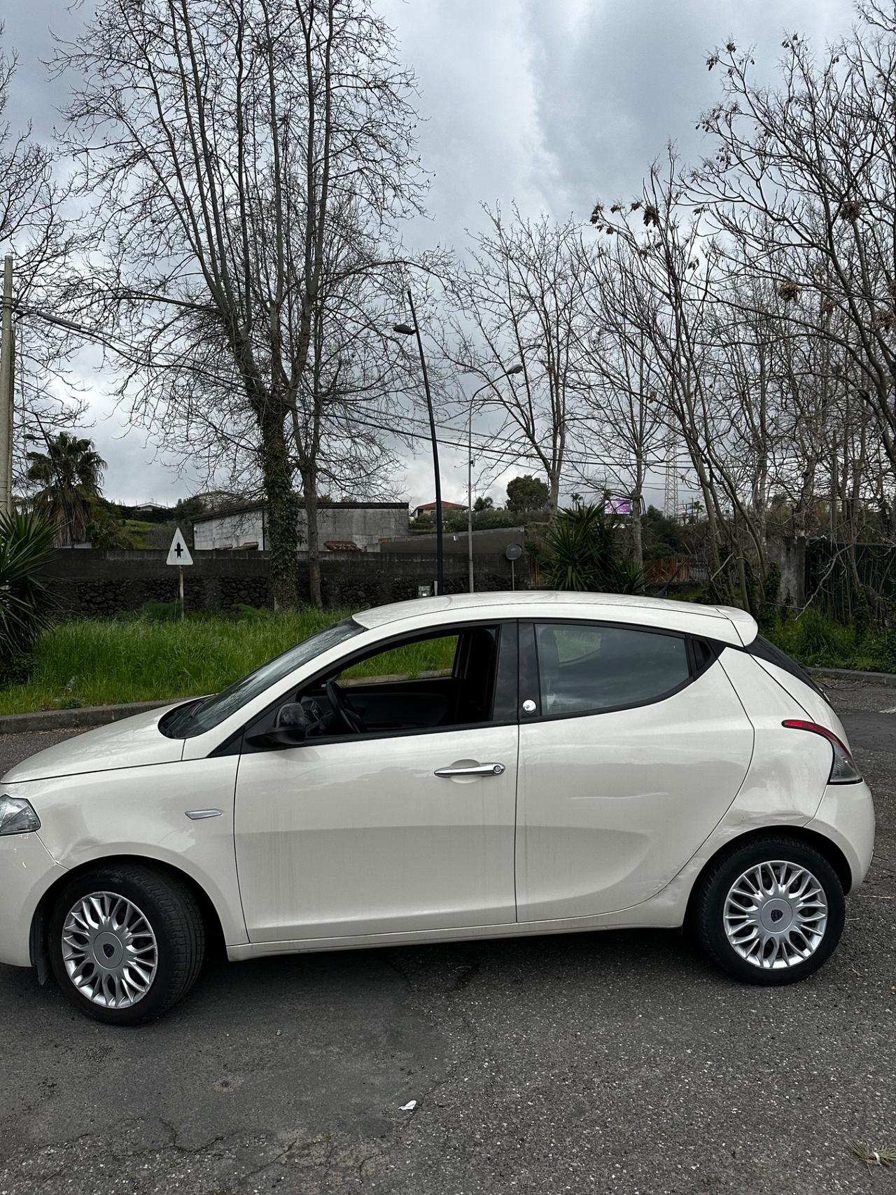 Lancia Ypsilon 1.2 69 CV 5 porte GPL Ecochic Gold