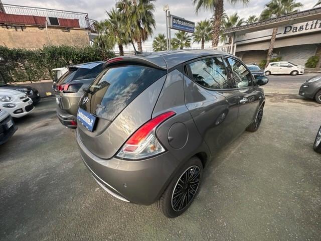 Lancia Ypsilon 1.0 FireFly 5 porte S&S Hybrid Ecochic Gold Schermo 7'' 2022