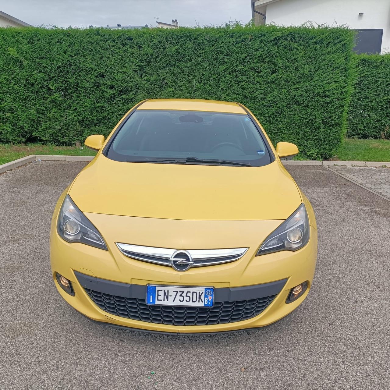 Opel Astra GTC 1.4.benzina anno 2012 km 150 mila