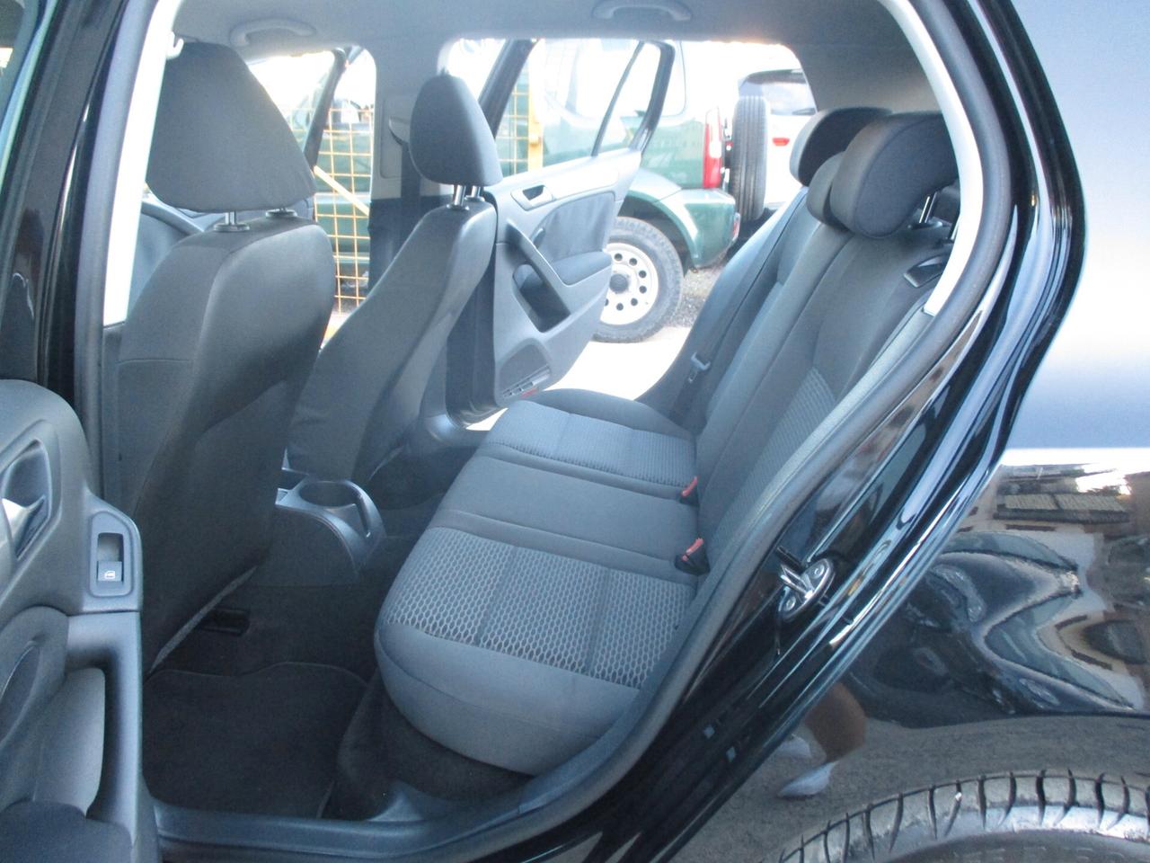 Volkswagen Golf 1.6 TDI MOLTO BELLA 2012