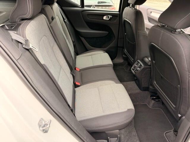 Volvo XC40 1.5 t3 163 cv Momentum Pro Automatica