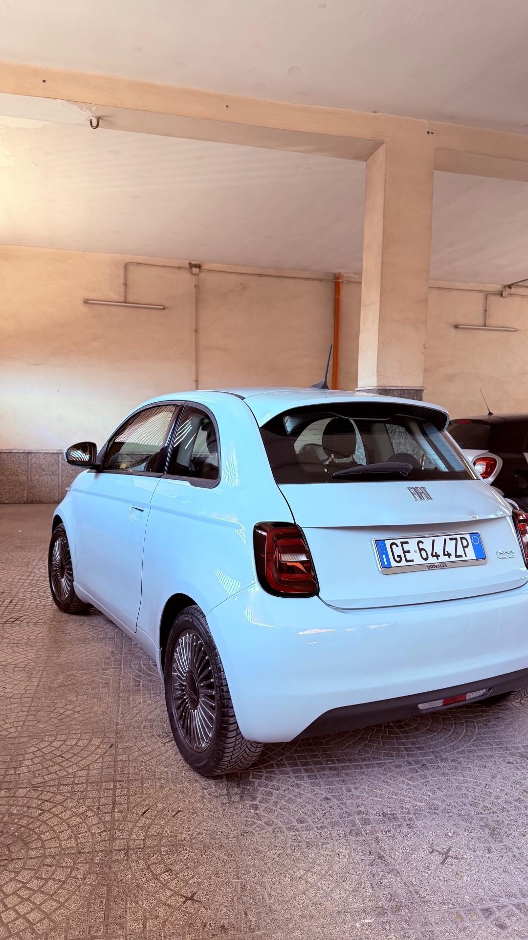 Fiat 500 500e Berlina 42 kWh La Prima