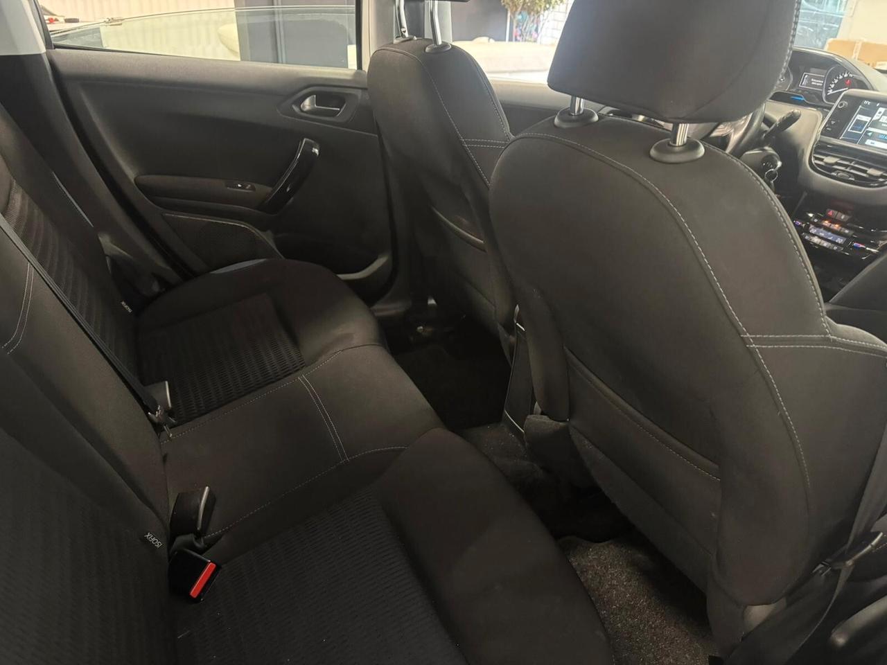 Peugeot 208 1.4 HDi 68 CV 5 porte Allure