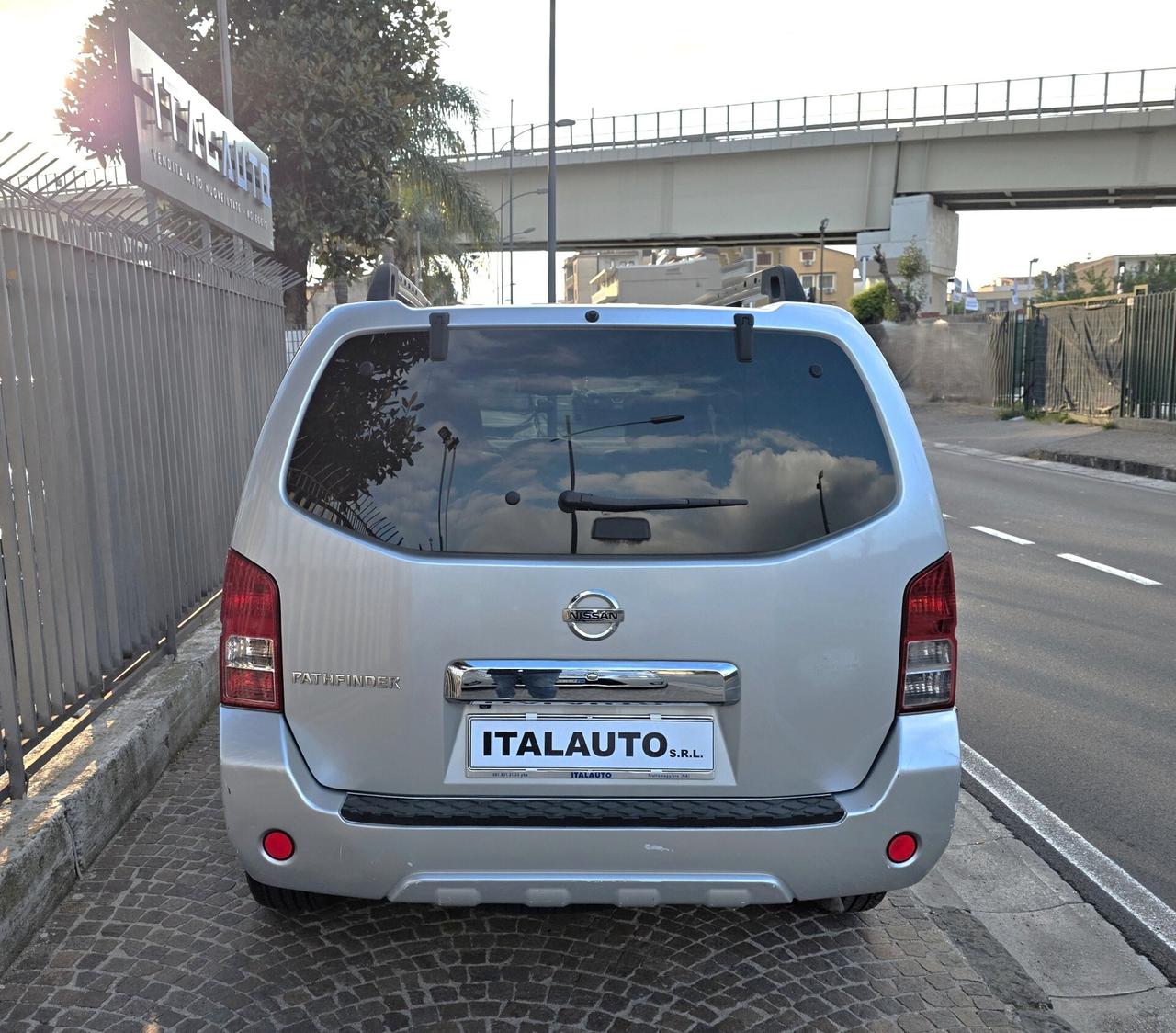 Nissan Pathfinder 2.5 dCi LE Auto 7 Posti