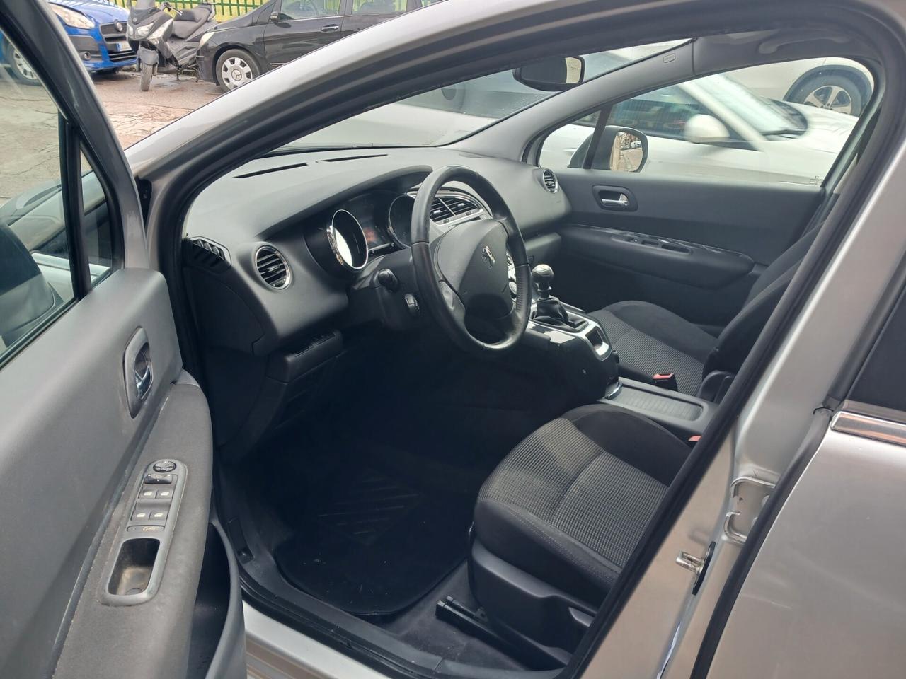 Peugeot 5008 1.6 HDi 7 POSTI