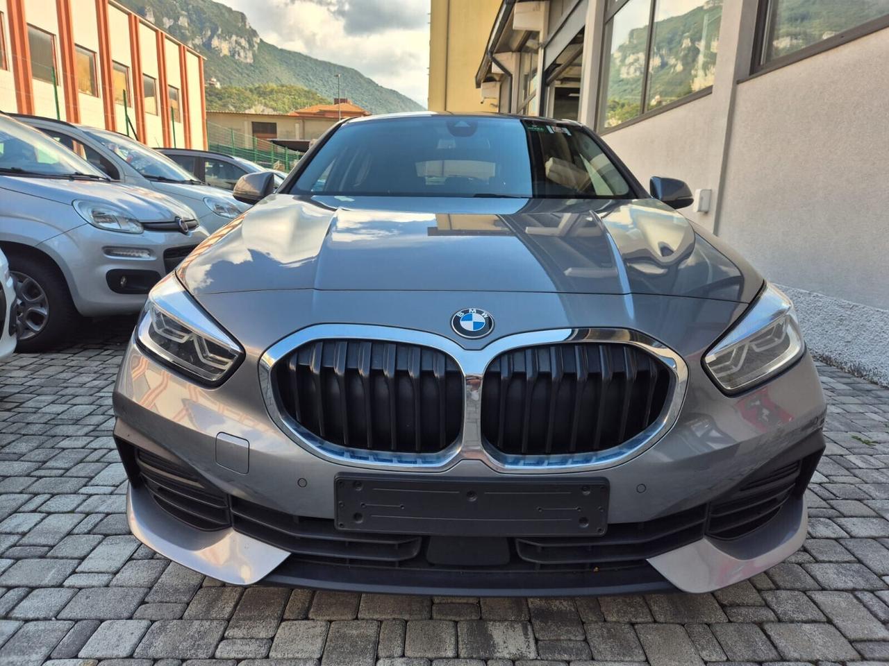 Bmw 116d 5p. CAMBIO AUTOMATICO OK NEOPATENTATI