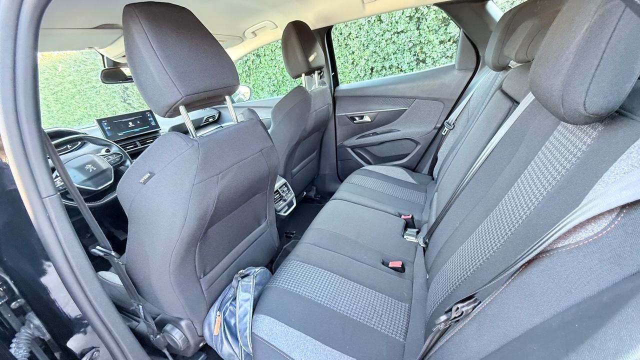Peugeot 3008 BlueHDi 130 S&S EAT8 Active Business