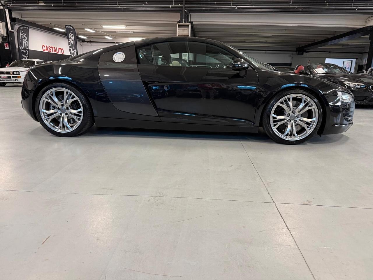 Audi R8 4.2 V8 FSI quattro R tronic