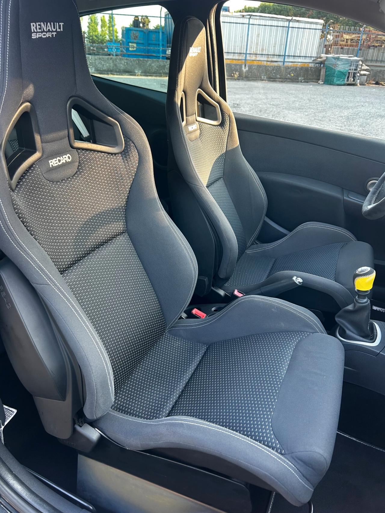 Renault Clio RS F1 Team R27