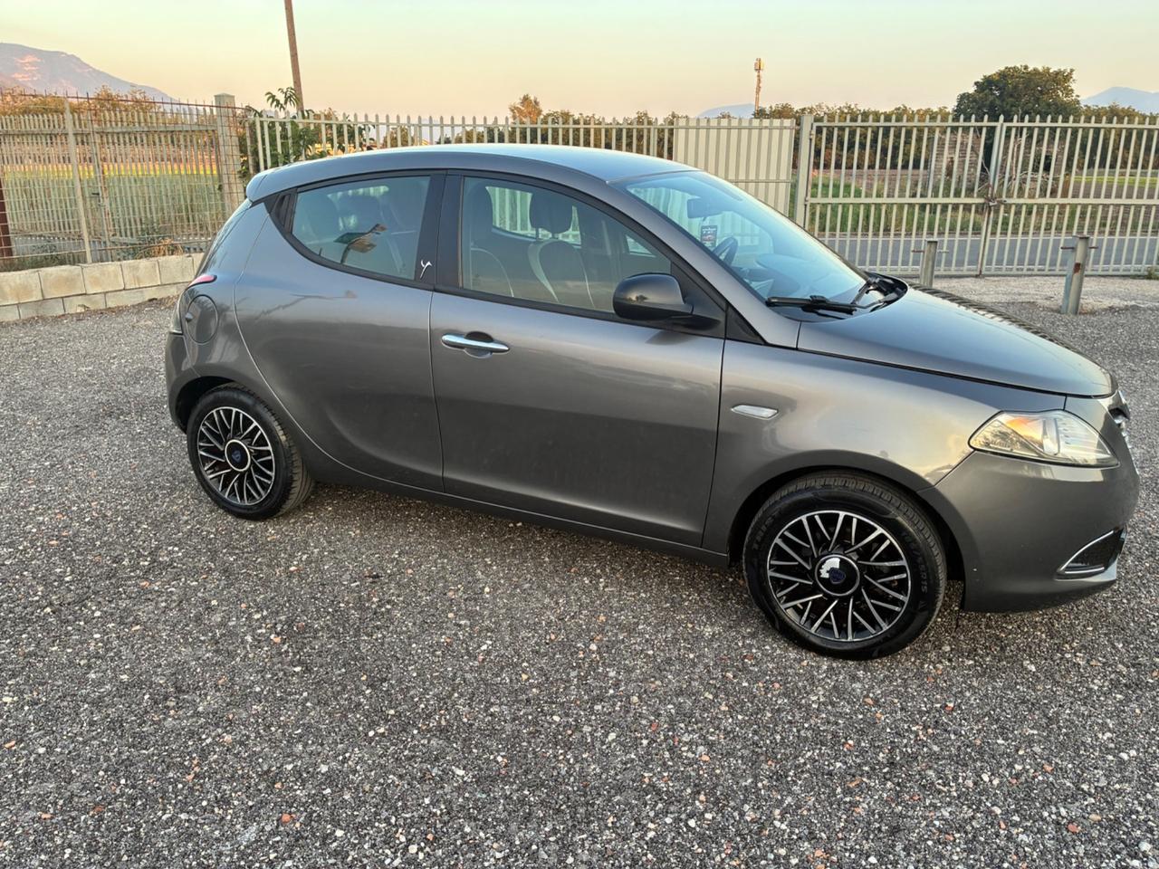 Lancia Ypsilon 1.2 69cv GPL 5p - 2012