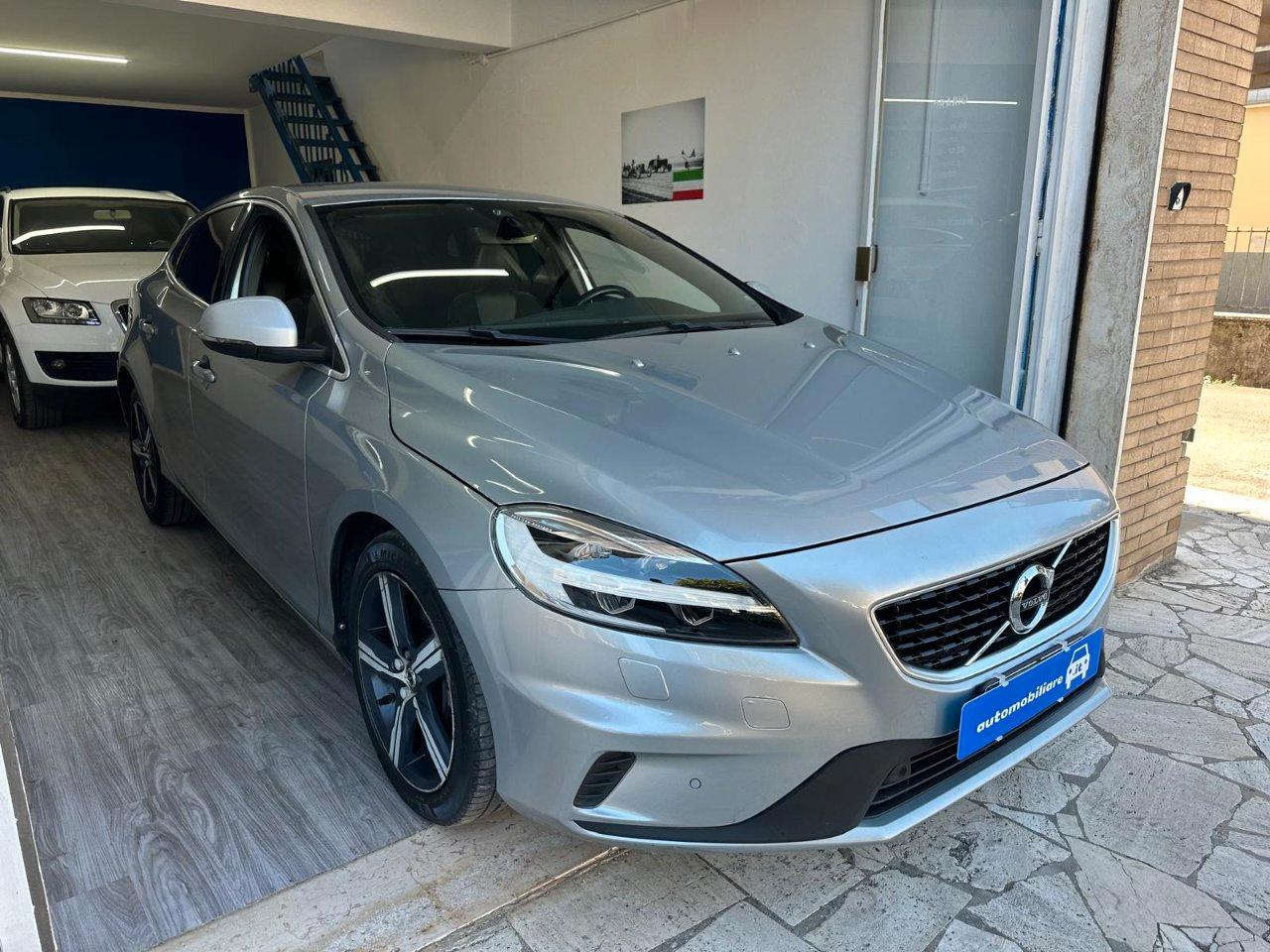 Volvo V40 2.0 d4 R-design Momentum 190cv geartronic my17