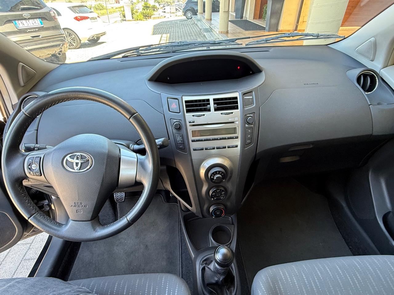 Toyota Yaris 5 porte benzina