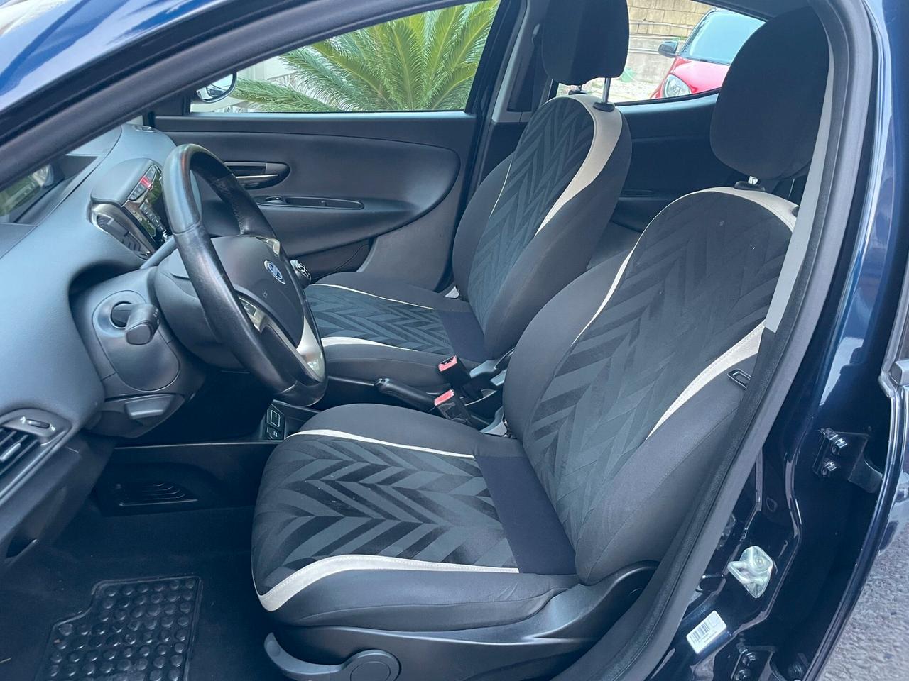 Lancia Ypsilon 1.2 69 CV 5 porte Gold